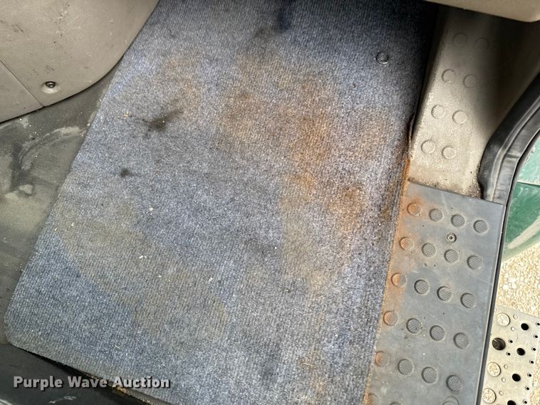 image for item EF2452 2017 Freightliner Cascadia 125 semi truck