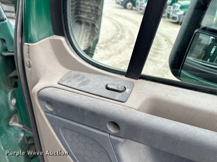 image for item EF2452 2017 Freightliner Cascadia 125 semi truck