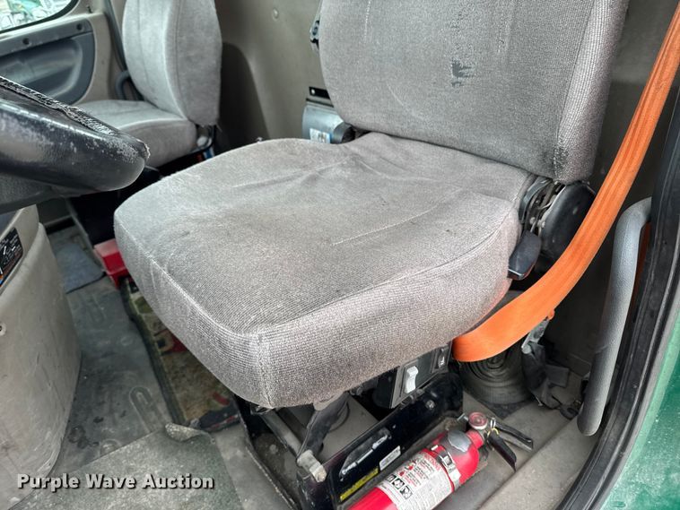 image for item EF2452 2017 Freightliner Cascadia 125 semi truck