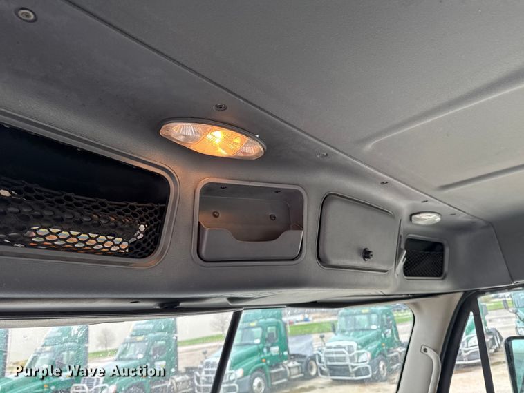 image for item EF2452 2017 Freightliner Cascadia 125 semi truck