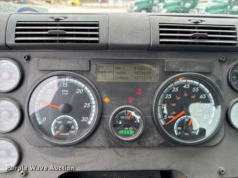 image for item EF2452 2017 Freightliner Cascadia 125 semi truck