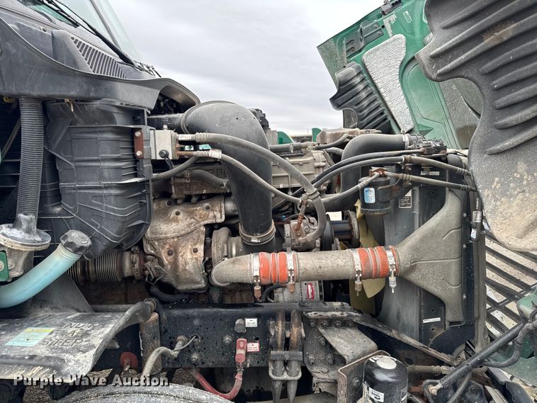 image for item EF2452 2017 Freightliner Cascadia 125 semi truck