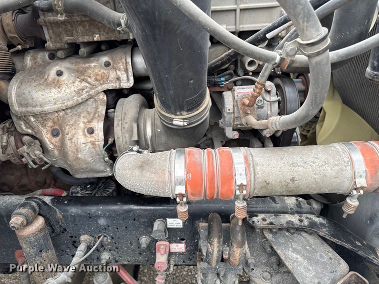 image for item EF2452 2017 Freightliner Cascadia 125 semi truck