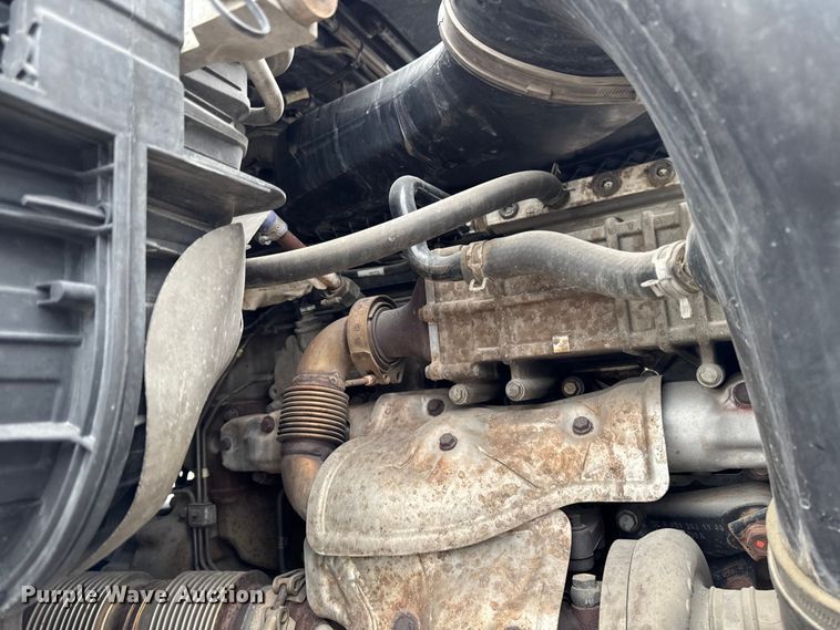 image for item EF2452 2017 Freightliner Cascadia 125 semi truck