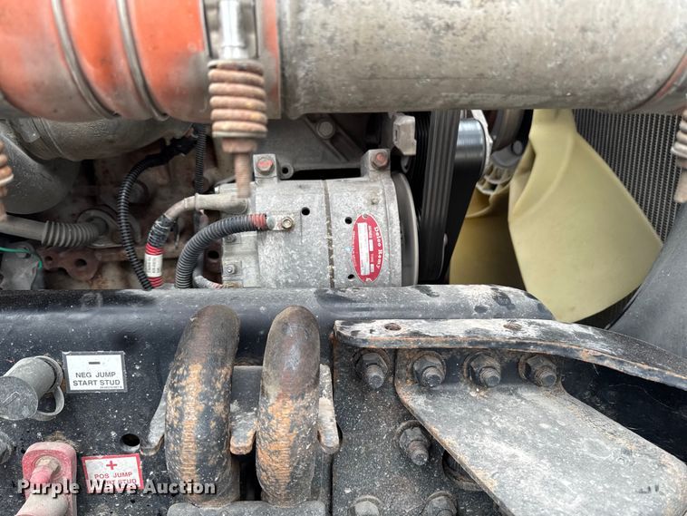 image for item EF2452 2017 Freightliner Cascadia 125 semi truck