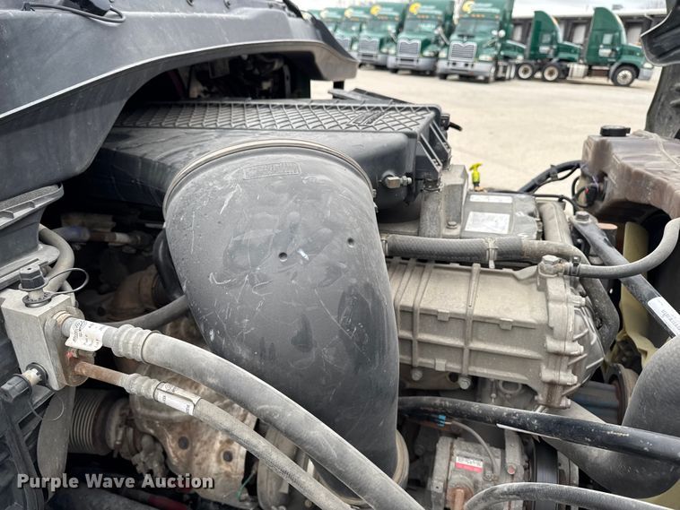 image for item EF2452 2017 Freightliner Cascadia 125 semi truck