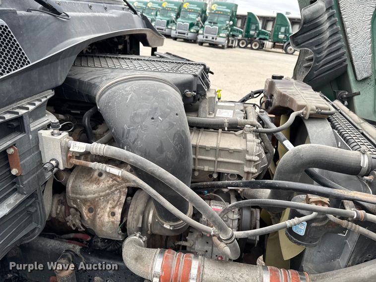 image for item EF2452 2017 Freightliner Cascadia 125 semi truck