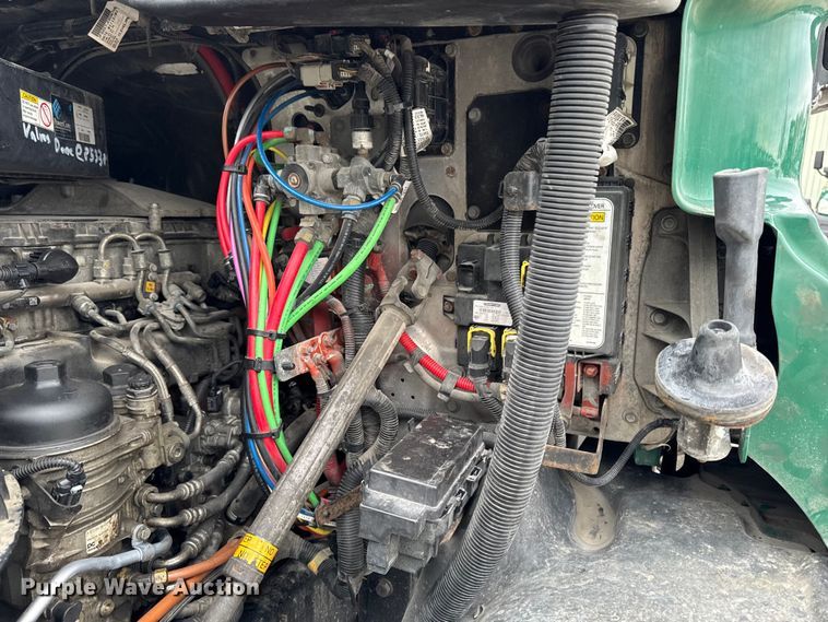 image for item EF2452 2017 Freightliner Cascadia 125 semi truck