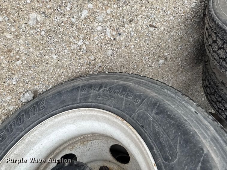 image for item EF2452 2017 Freightliner Cascadia 125 semi truck