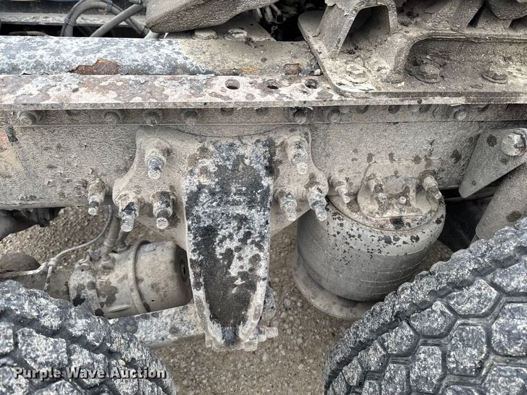 image for item EF2452 2017 Freightliner Cascadia 125 semi truck