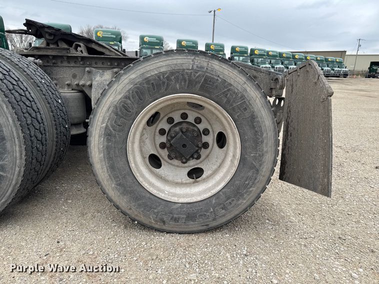 image for item EF2452 2017 Freightliner Cascadia 125 semi truck