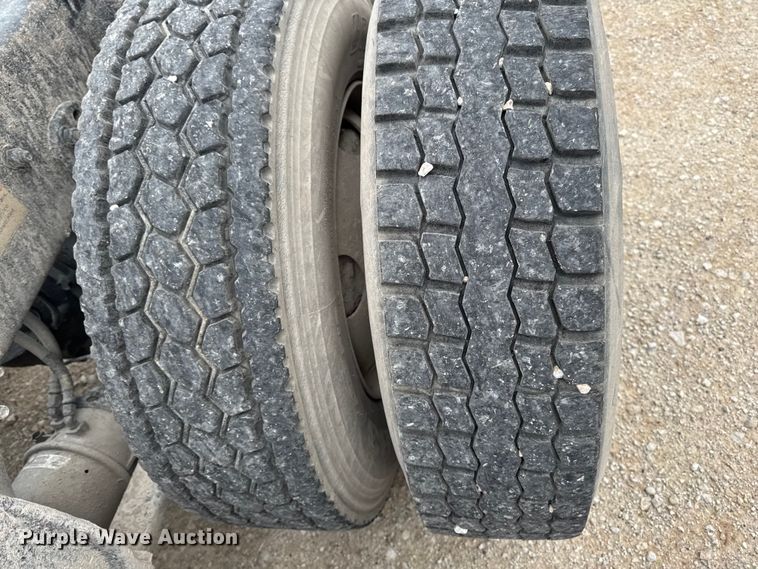 image for item EF2452 2017 Freightliner Cascadia 125 semi truck