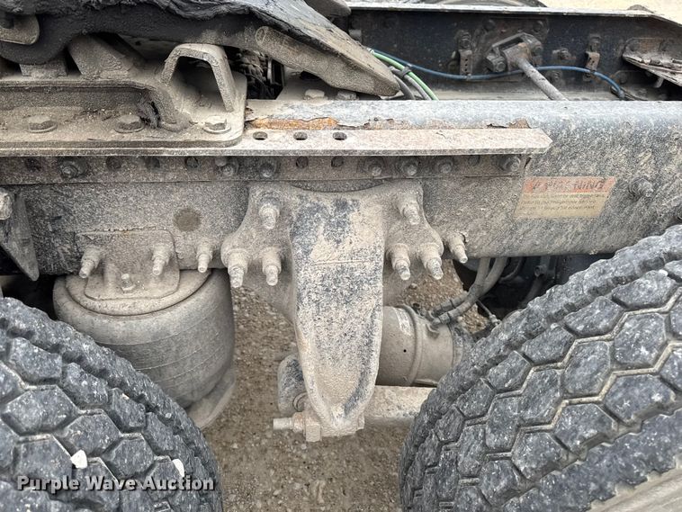 image for item EF2452 2017 Freightliner Cascadia 125 semi truck