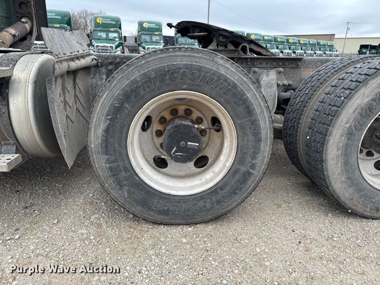 image for item EF2452 2017 Freightliner Cascadia 125 semi truck