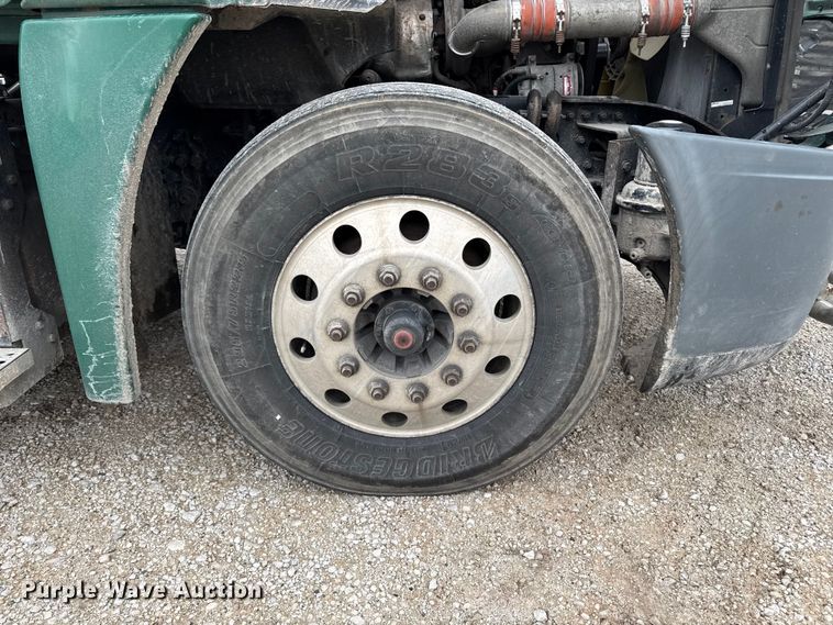 image for item EF2452 2017 Freightliner Cascadia 125 semi truck