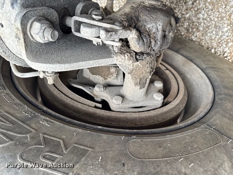 image for item EF2452 2017 Freightliner Cascadia 125 semi truck