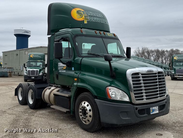 image for item EF2453 2017 Freightliner Cascadia semi truck