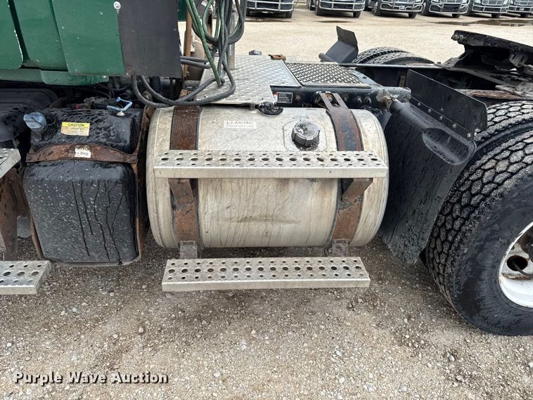 image for item EF2453 2017 Freightliner Cascadia semi truck