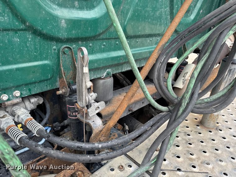 image for item EF2453 2017 Freightliner Cascadia semi truck