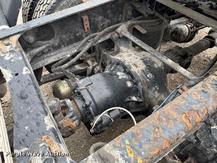 image for item EF2453 2017 Freightliner Cascadia semi truck