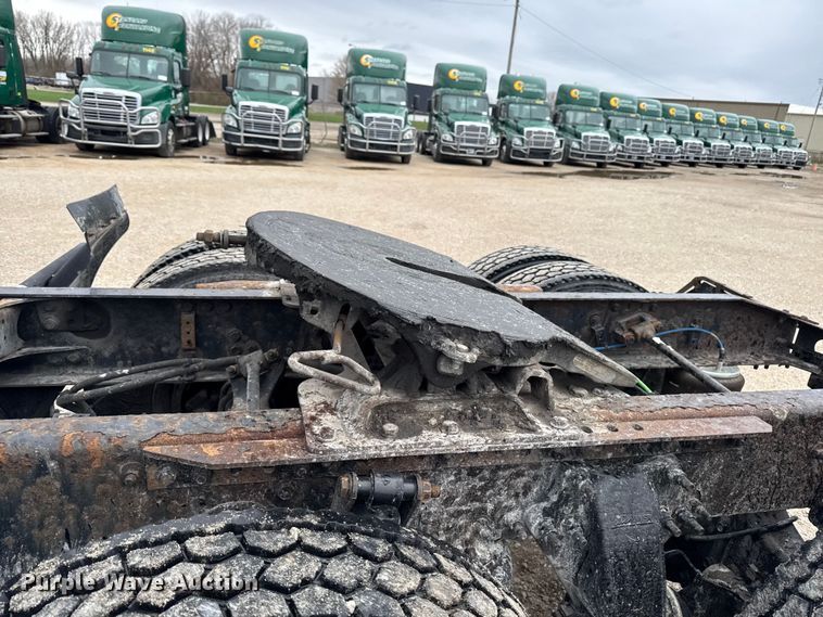 image for item EF2453 2017 Freightliner Cascadia semi truck