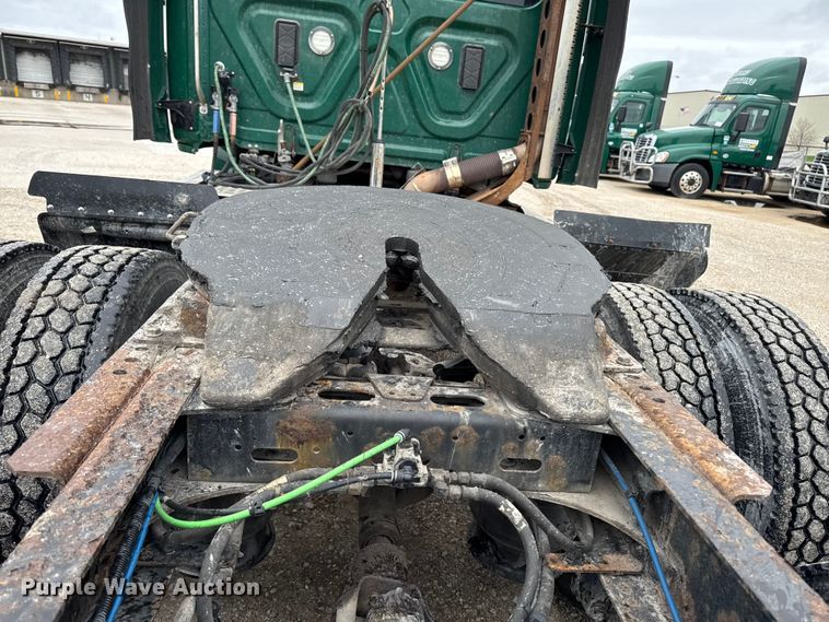 image for item EF2453 2017 Freightliner Cascadia semi truck