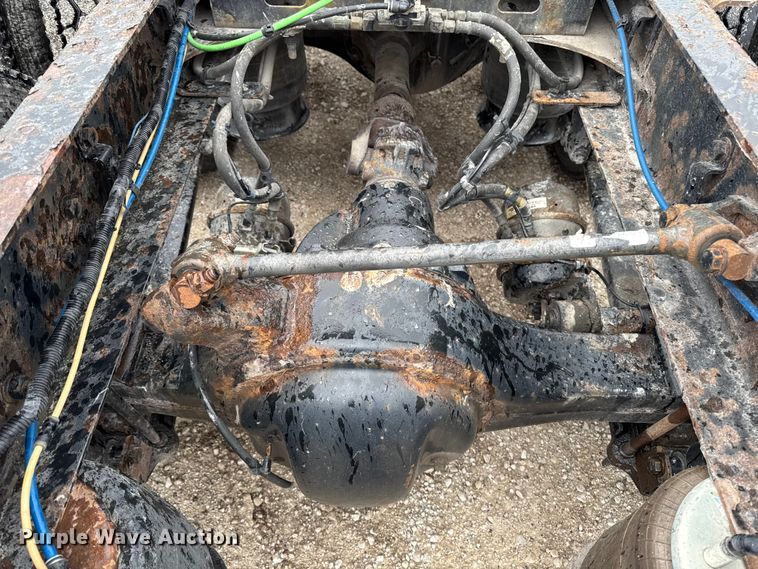 image for item EF2453 2017 Freightliner Cascadia semi truck