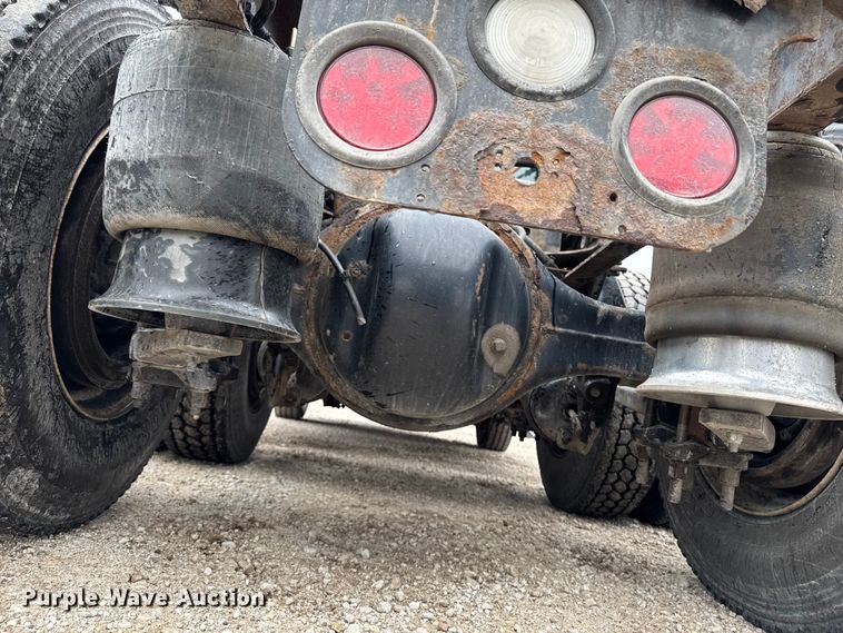 image for item EF2453 2017 Freightliner Cascadia semi truck