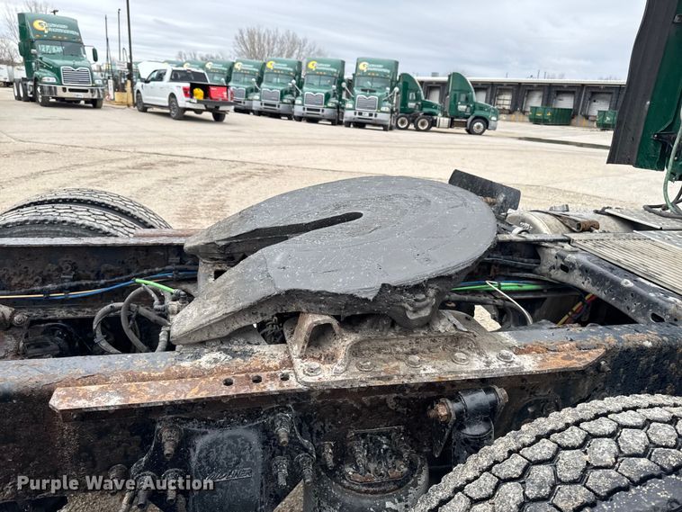 image for item EF2453 2017 Freightliner Cascadia semi truck