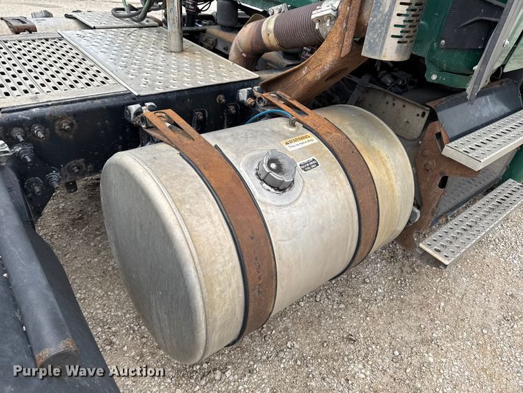 image for item EF2453 2017 Freightliner Cascadia semi truck