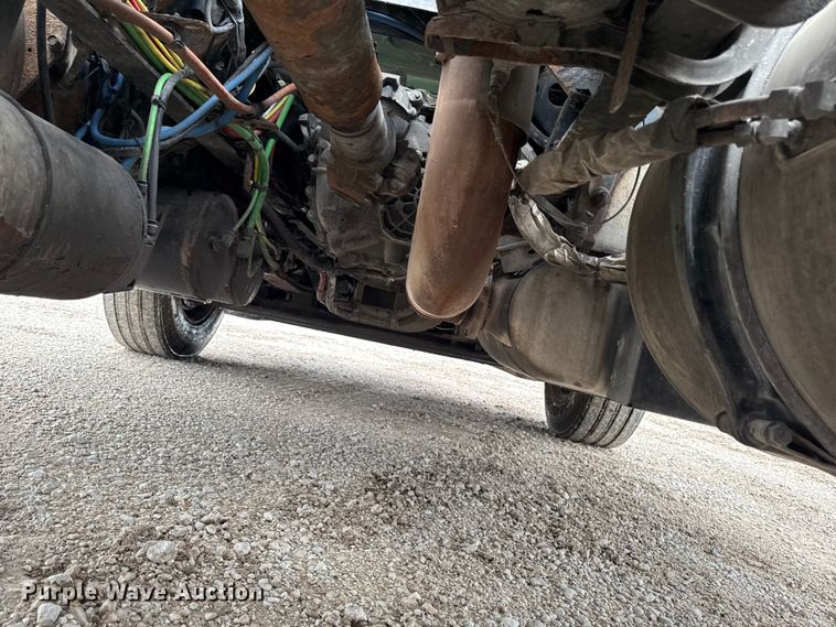 image for item EF2453 2017 Freightliner Cascadia semi truck