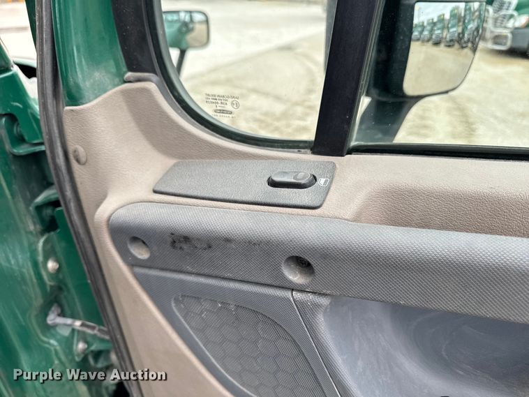 image for item EF2453 2017 Freightliner Cascadia semi truck