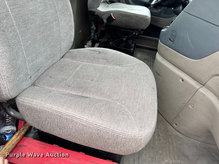 image for item EF2453 2017 Freightliner Cascadia semi truck