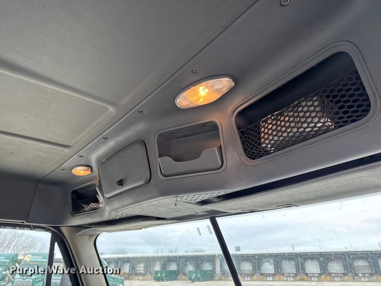 image for item EF2453 2017 Freightliner Cascadia semi truck