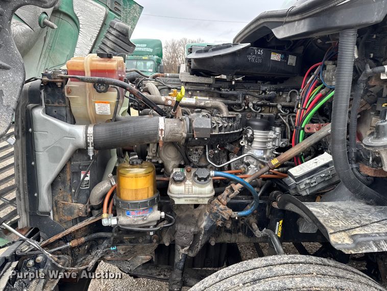 image for item EF2453 2017 Freightliner Cascadia semi truck