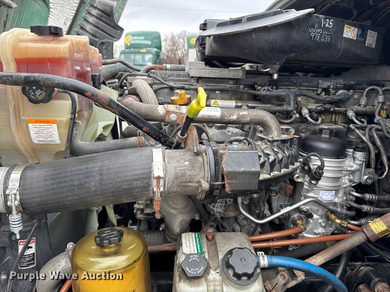 image for item EF2453 2017 Freightliner Cascadia semi truck