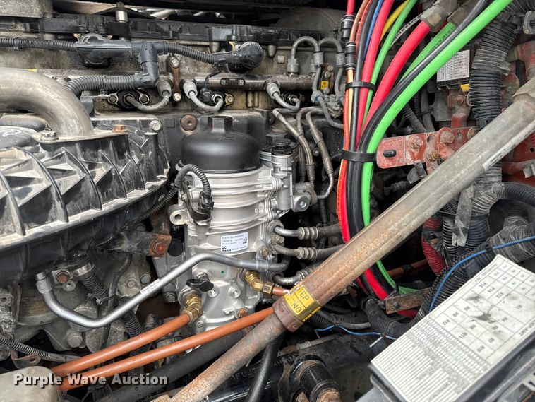 image for item EF2453 2017 Freightliner Cascadia semi truck