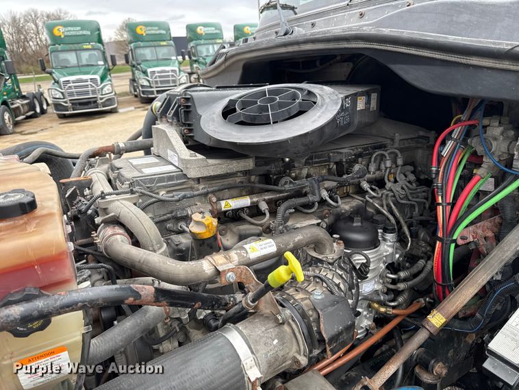 image for item EF2453 2017 Freightliner Cascadia semi truck