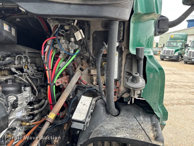 image for item EF2453 2017 Freightliner Cascadia semi truck