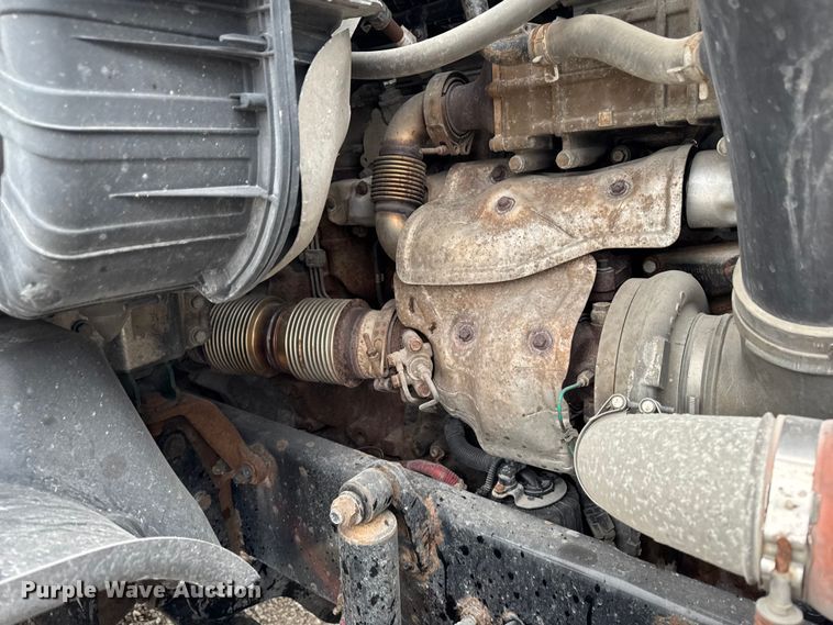 image for item EF2453 2017 Freightliner Cascadia semi truck