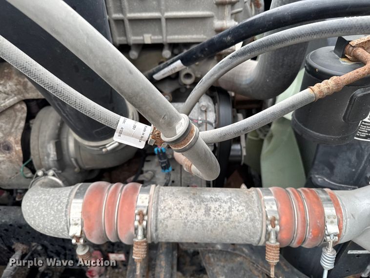 image for item EF2453 2017 Freightliner Cascadia semi truck