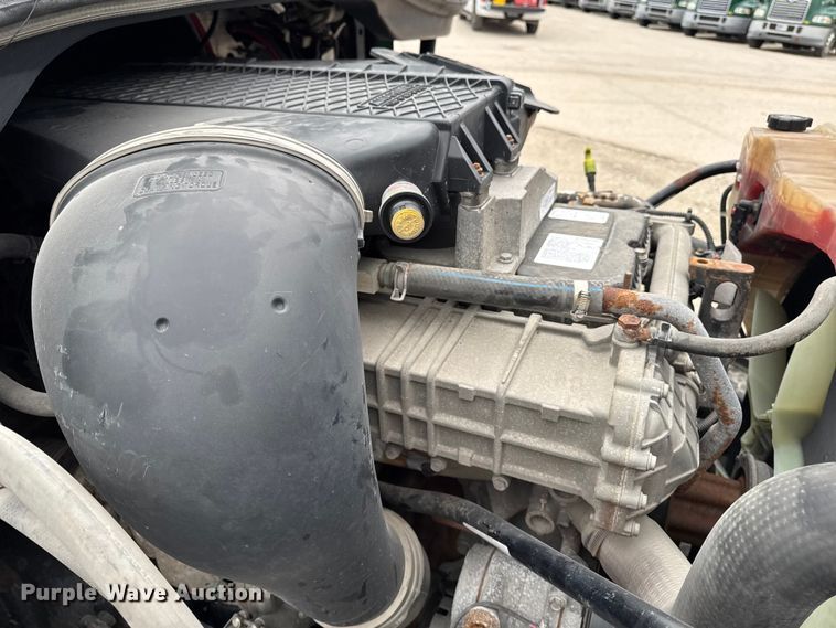 image for item EF2453 2017 Freightliner Cascadia semi truck