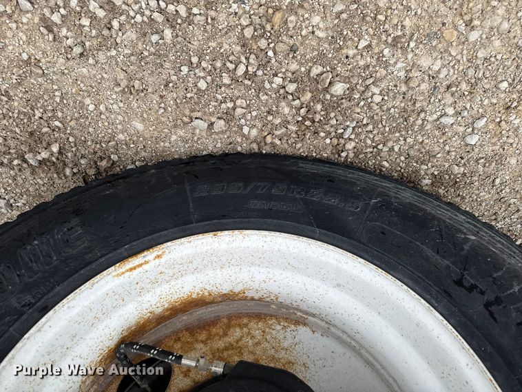 image for item EF2453 2017 Freightliner Cascadia semi truck