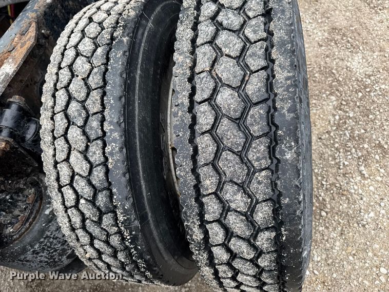 image for item EF2453 2017 Freightliner Cascadia semi truck