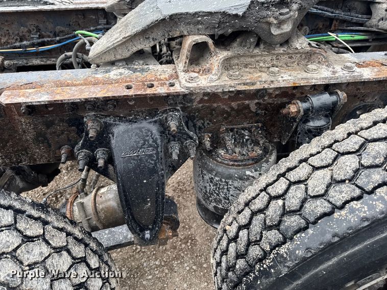 image for item EF2453 2017 Freightliner Cascadia semi truck