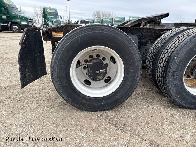 image for item EF2453 2017 Freightliner Cascadia semi truck