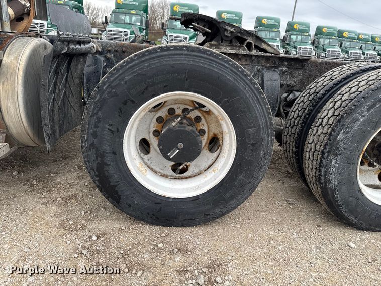 image for item EF2453 2017 Freightliner Cascadia semi truck