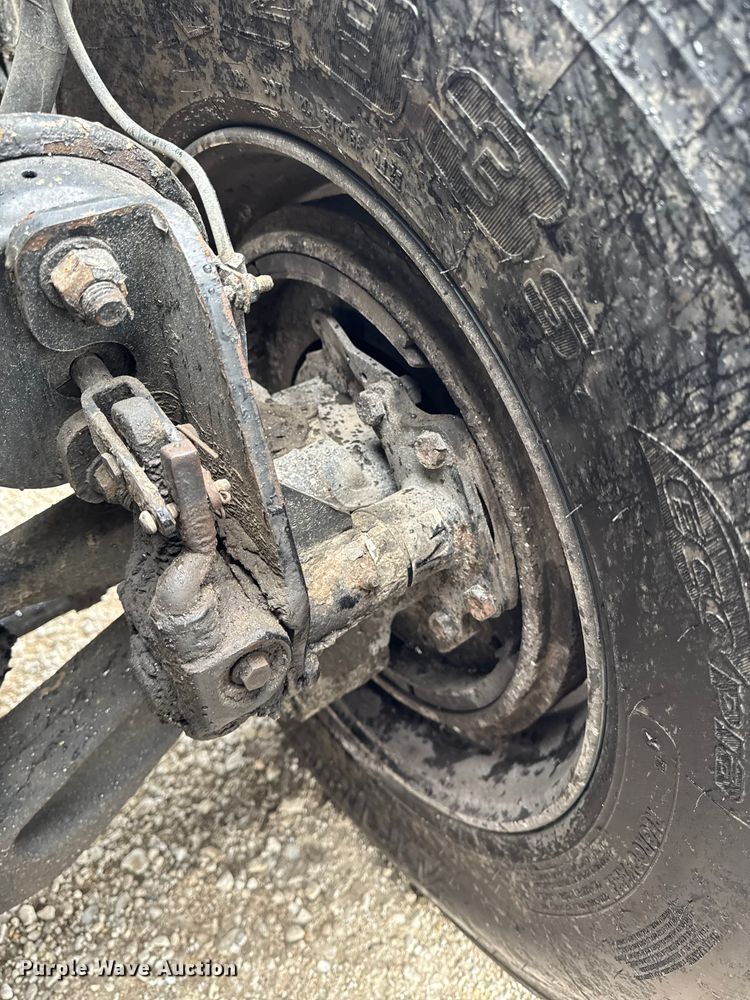 image for item EF2453 2017 Freightliner Cascadia semi truck