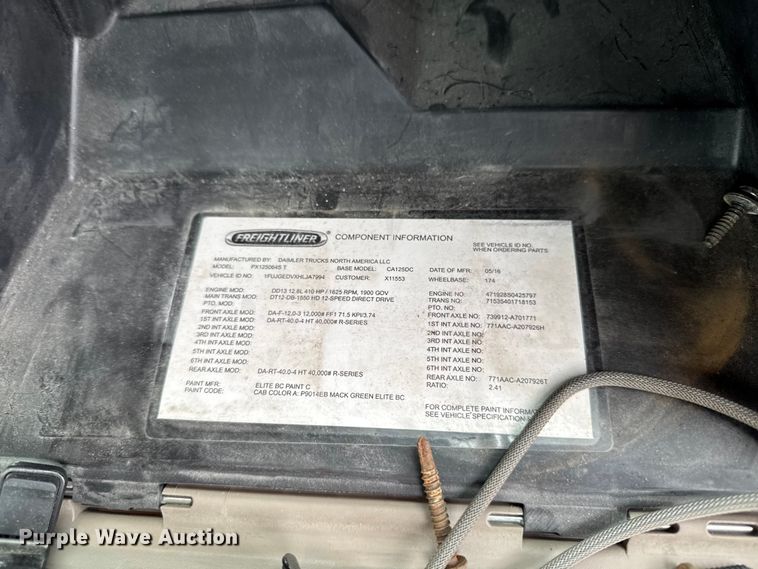 image for item EF2453 2017 Freightliner Cascadia semi truck