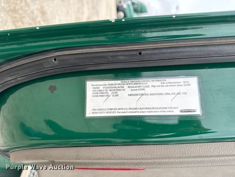 image for item EF2453 2017 Freightliner Cascadia semi truck